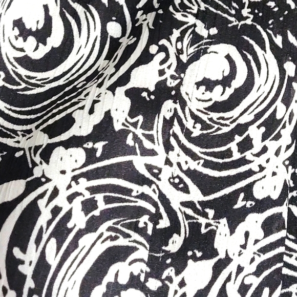 Double Lined Zippered Back Black & White Medium No Labels - Picture 4 of 4